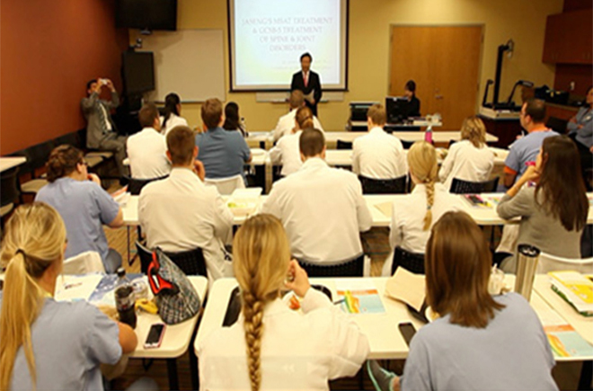 신준식 명예회장, 미시건주립대 메트로헬스 병원(Metro Health) 의료진 대상 강의