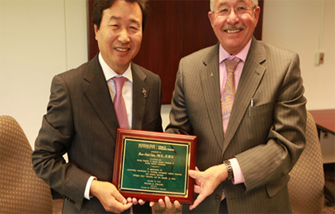 신준식 명예회장, ‘정골의학 발전 기여 공로’로 미시건주립대학으로부터 감사패 수상